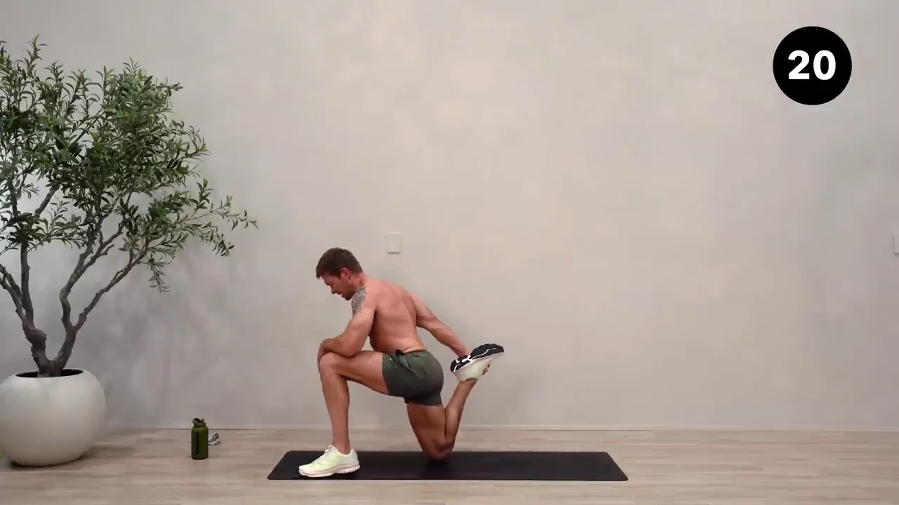 Dan the HIIT Man demonstrating kneeling quad stretch — side 1.